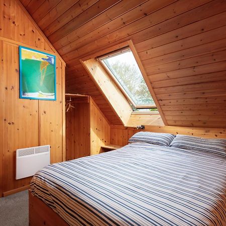 Discovery House Уитби Екстериор снимка