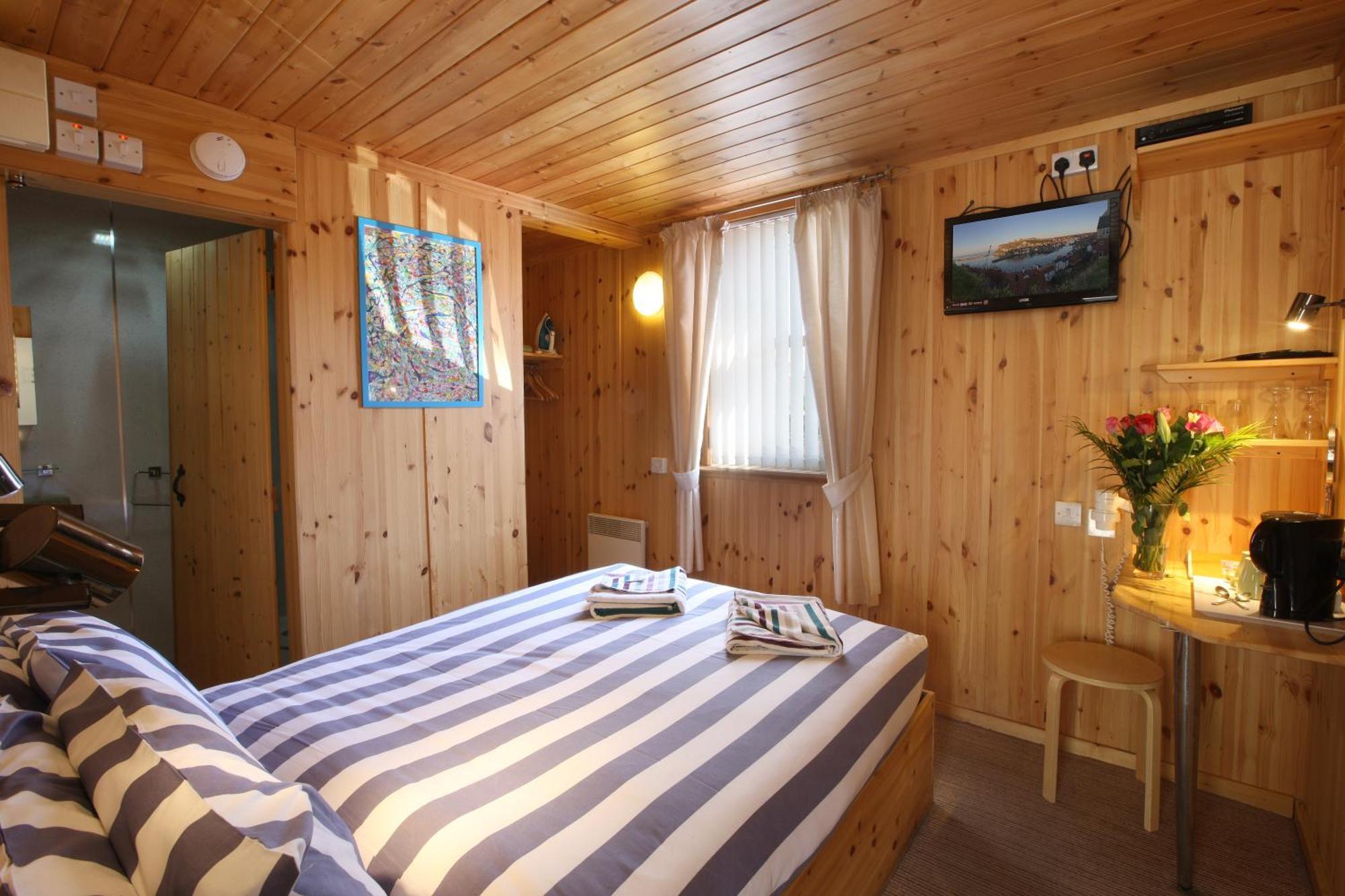 Discovery House Уитби Екстериор снимка